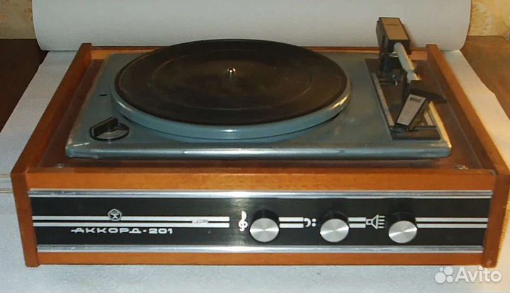 Проигрыватель пластинок Аккорд 201