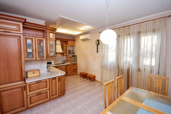 Дом 287,8 м² на участке 19 сот.