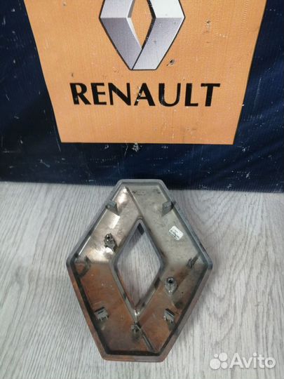 Эмблема перед Значок Renault sandero stepway 2