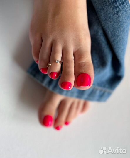 Гель-лак, педикюр, наращивание ресниц