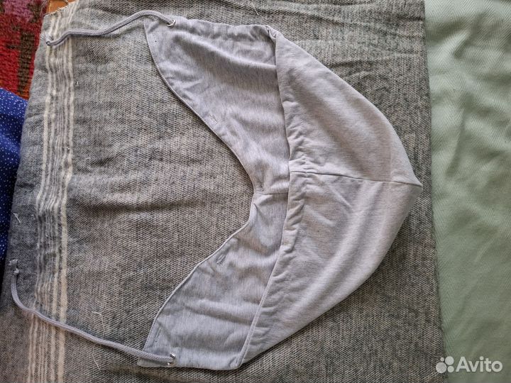 Серый трикотажный капюшон