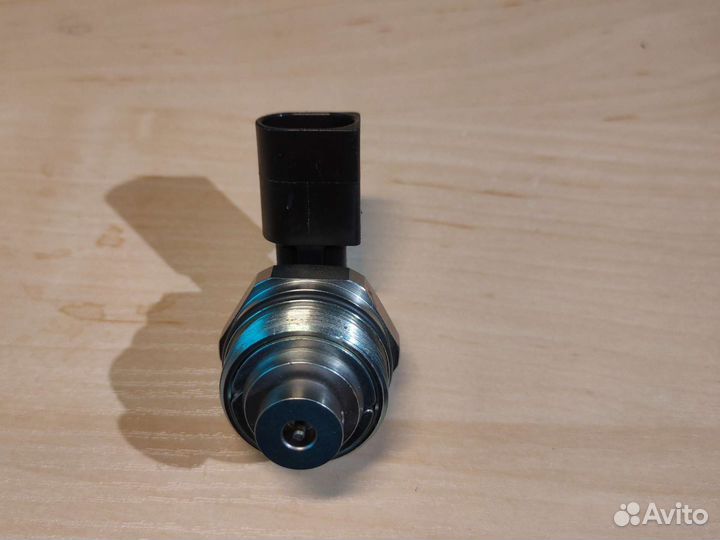 Клапан давления для тнвд 079127025AF 079127025C