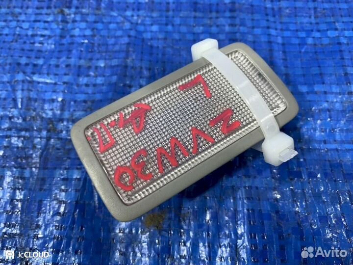 Светильник салона на toyota prius ZVW30 2zrfxe