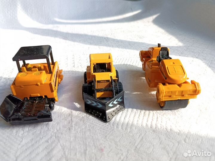 Игрушечные металлические машинки строительные