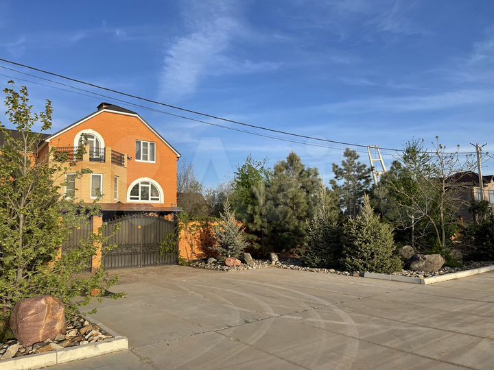 Дом 236,7 м² на участке 12 сот.