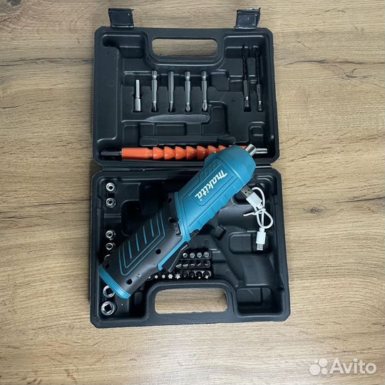 Аккумуляторная отвертка Makita