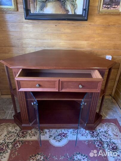 Угловая тумба