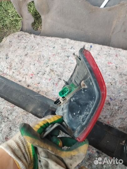 Фонарь задний левый Ford Escape 1 дорест