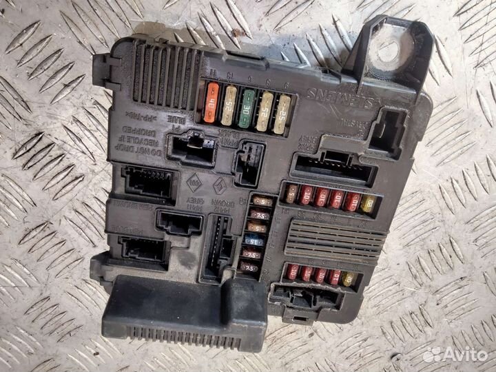Блок предохранителей Renault Megane II