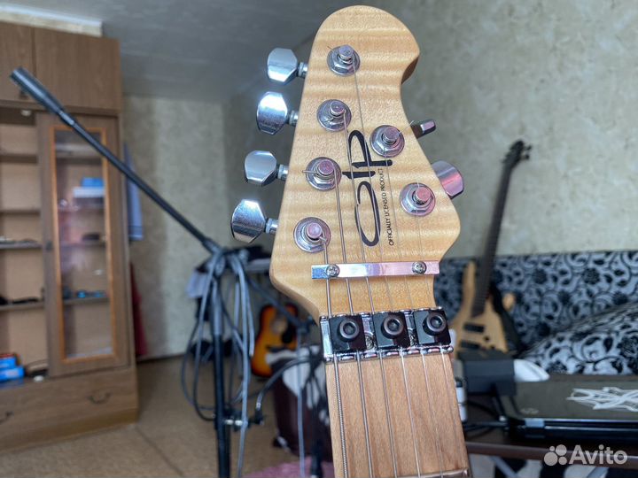 Электрогитара 