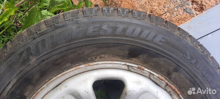 Bridgestone Blizzak Revo GZ 215/65 R16