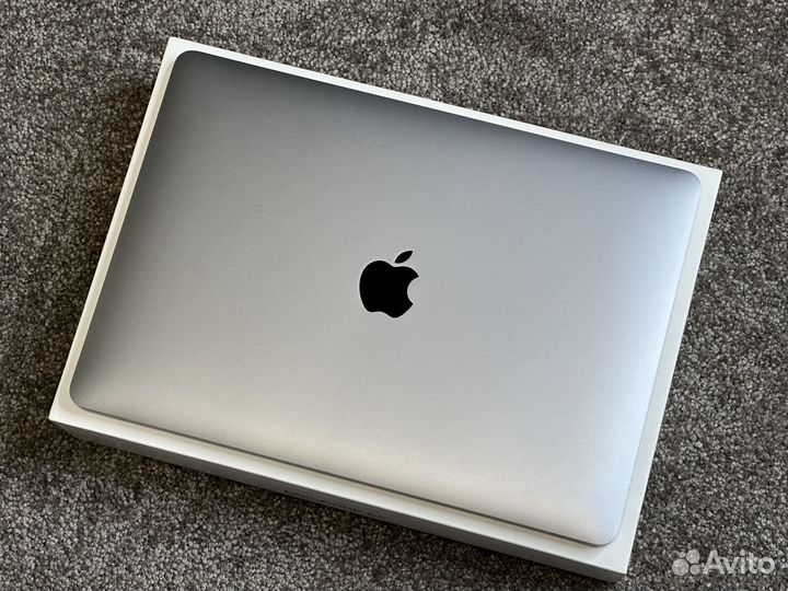 MacBook Air 13 M1 2020 8/256gb. 20 циклов