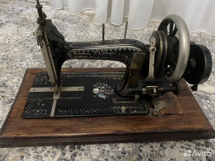 Антикварная Швейная машинка