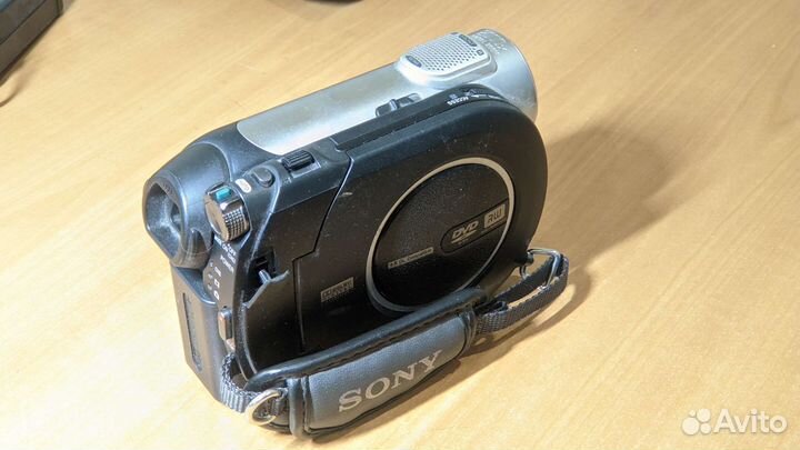 Видеокамера Sony Handycam DCR-DVD109