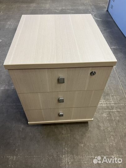 Тумбочка офисная выкатная