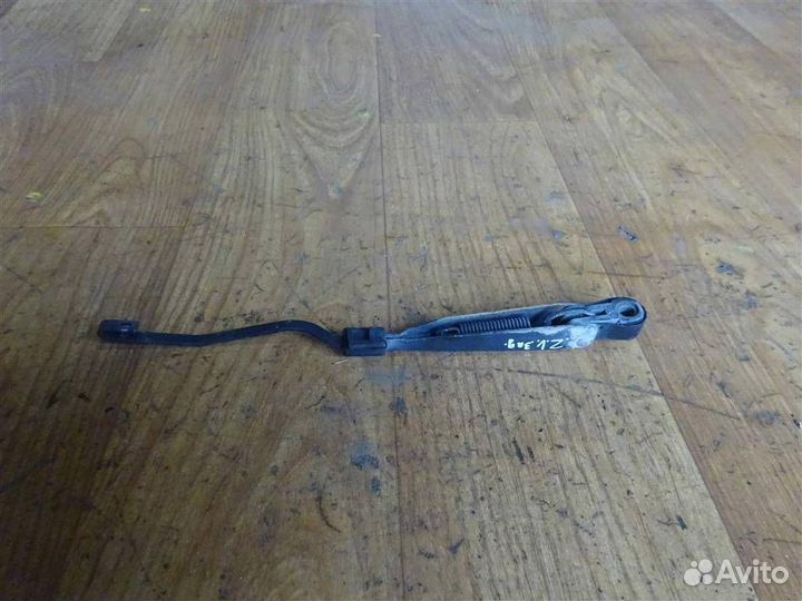 Поводок стеклоочистителя заднего Jeep Grand Chero