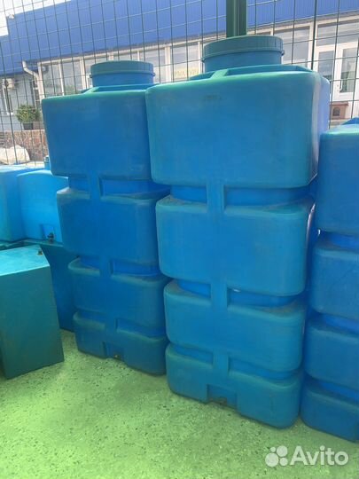 Емкость для воды пластиковая