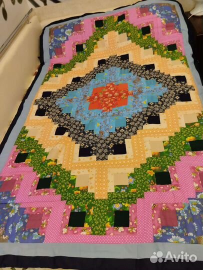 Лоскутное одеяло ручной работы в стиле пэчворк