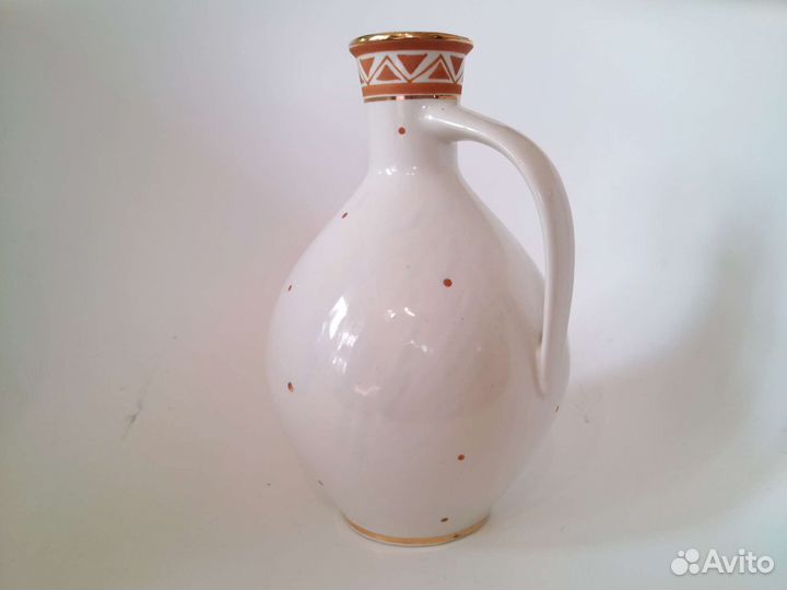 Винтажный кувшин