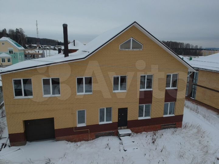 Коттедж 290 м² на участке 12 сот.