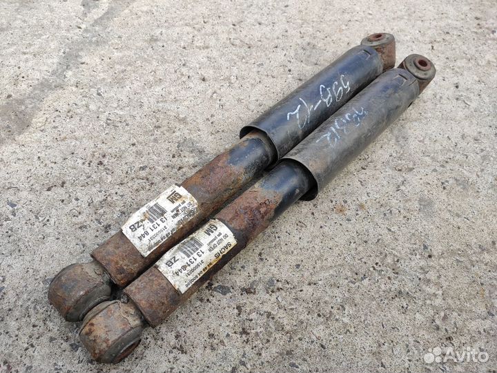 Амортизаторы задние на Opel Signum