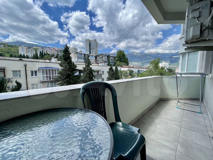 2-к. квартира, 50 м², 4/9 эт.