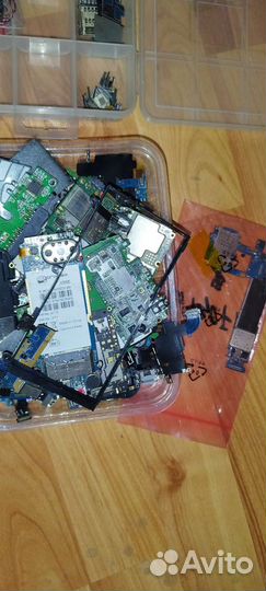 Телефоны и запчасти на него