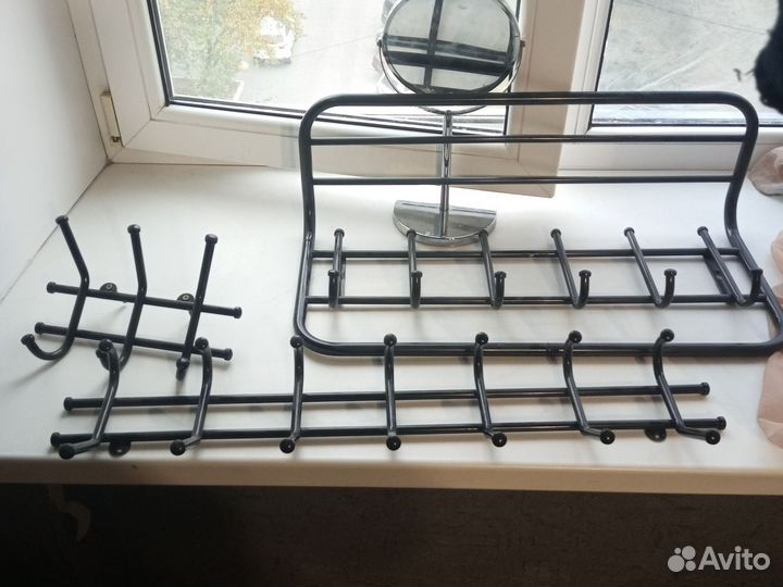 Вешалка настенная металлическая