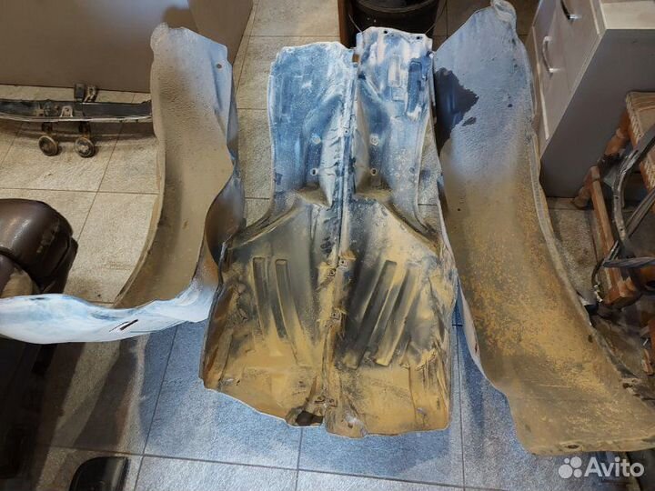 Задний подкрылок Mitsubichi L200 4N15 2017