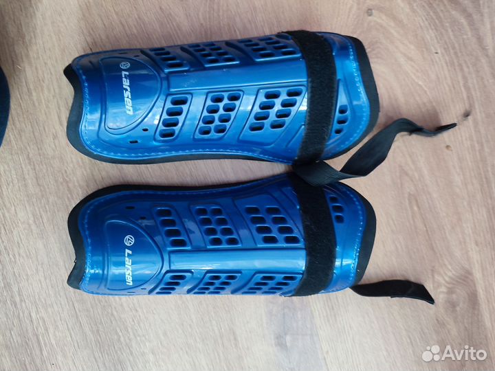 Футбольные щитки Larsen