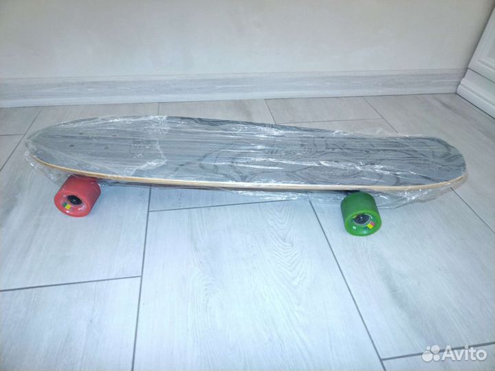 Лонгборд, шлем и защитные перчатки