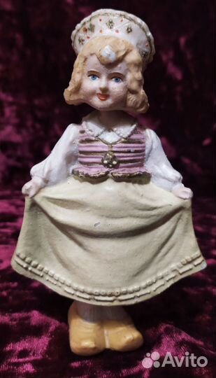 Статуэтка Девочка качалка,болванчик