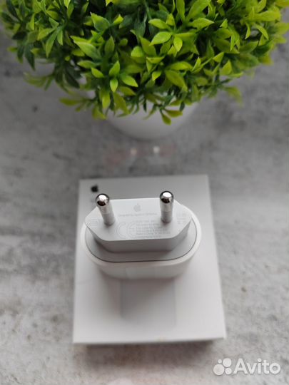 Быстрая зарядка на iPhone 20w +кабель