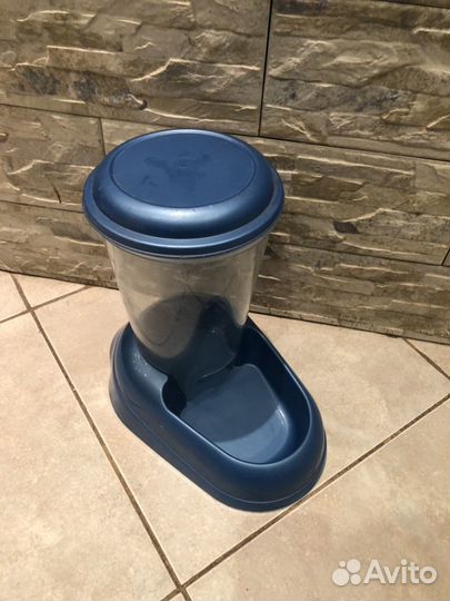 Кормушка для кошек и собак