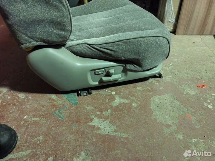 Сидения тоёта креста передние