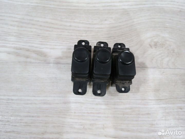 Кнопка стеклоподъемника Hyundai Solaris