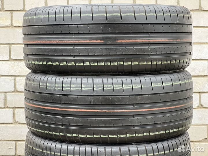 Pirelli P Zero PZ4 255/40 R20 и 285/35 R20