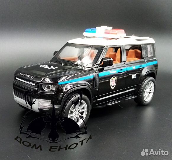 Полицейский автомобиль внедорожник