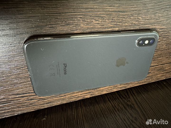 Телефон iPhone X