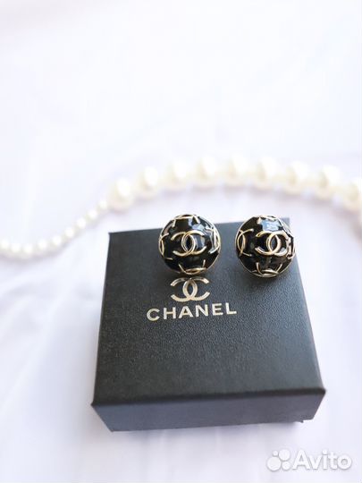 Серьги Chanel стильные