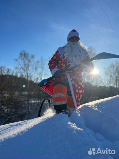 Чистка кровли от снега. Профессиональный альпинизм