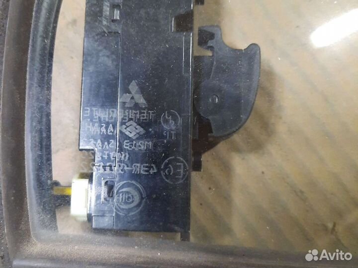 Форточка задняя правая двери на Mitsubishi lancer