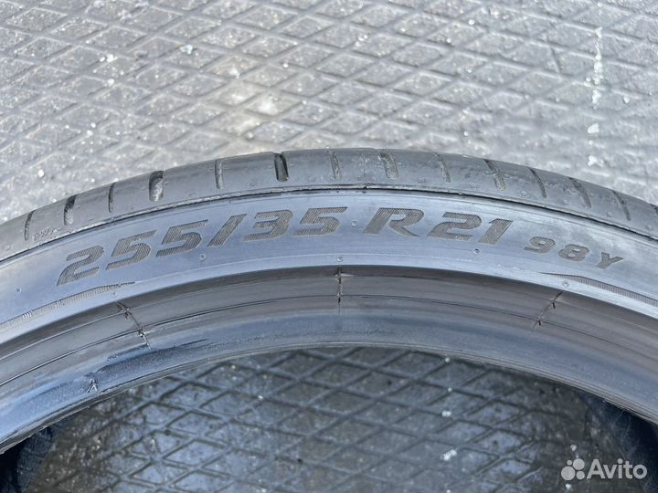 Pirelli P Zero PZ4 255/35 R21