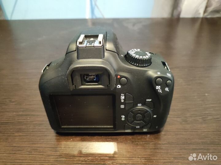 Фотоаппарат Canon EOS 4000D Kit со штативом