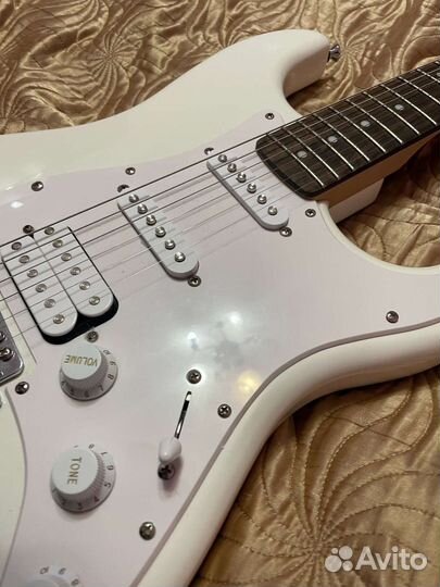 Электрогитара Fender squier bullet trem HSS AWT