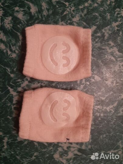 Наколенники и тапочки