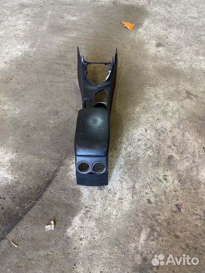 Подлокотник Peugeot 308