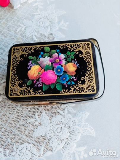 Шкатулка жестяная