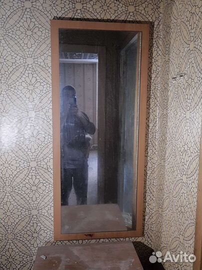 Зеркало с тумбочкой