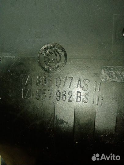 Пепельница Skoda Octavia A5 BUD 2011